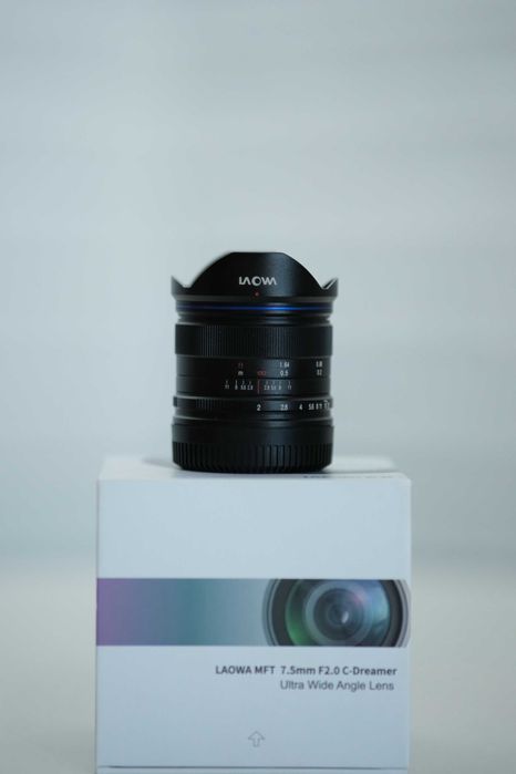 Продавам фотоапарат Panasonic  GH5 в комплект с обективи и аксесоари.