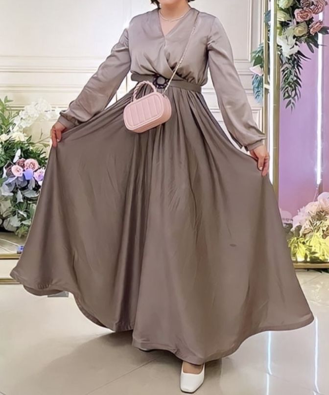 Платье атлас. Богатый коричневый цвет. Размер 46-48