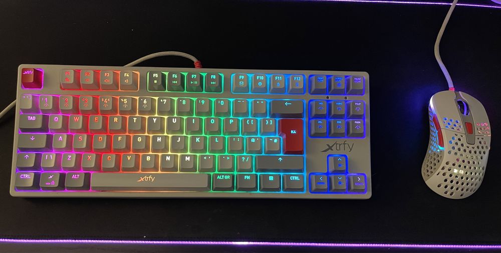 Vand pachet tastatura+mouse+mousepad