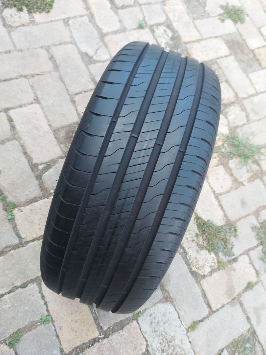 O bucată 225/50 R17 vară - una Goodyear Michelin