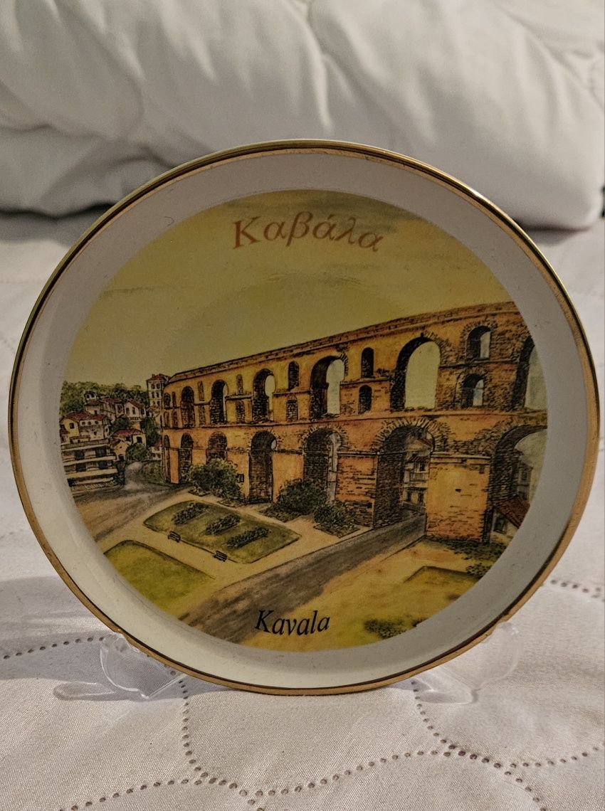 Чинийки и сувенири от България и чужбина