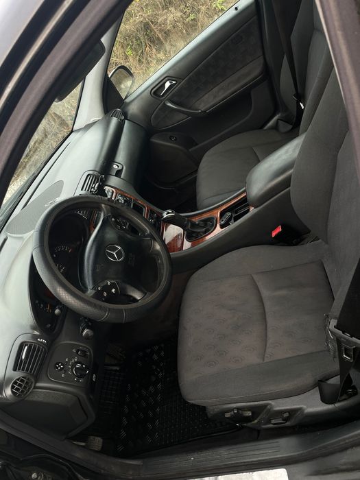 Vând Mercedes C-class
