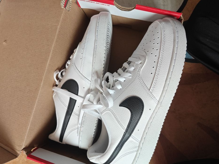 Чисто нови маратонки NIKE