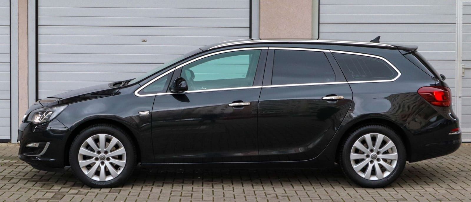 Opel astra"Facelift"model 2013 Led-Xenon Navigate Crom Pachet  8Jante!