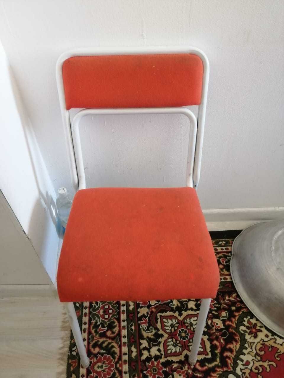 Срочно продам кухонные стулья