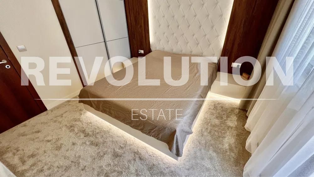 Дава се под наем Тристаен апартамент в Варна, Център - 90 кв.м за 1200 € - Снимка #7