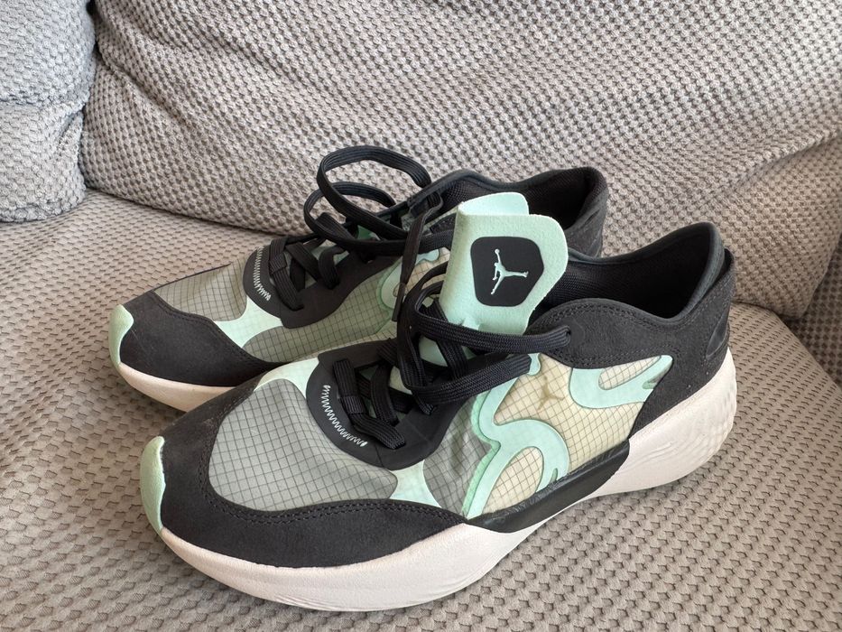 Air Jordan 44 номер цената подлежи на коментар