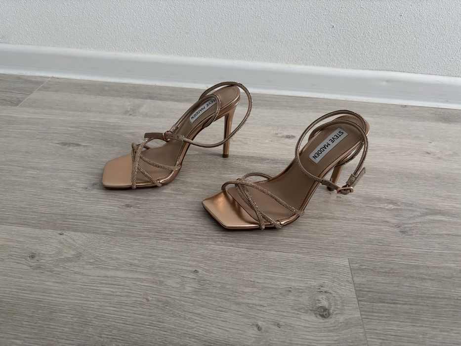 Vand sandale Steve Madden marimea 36