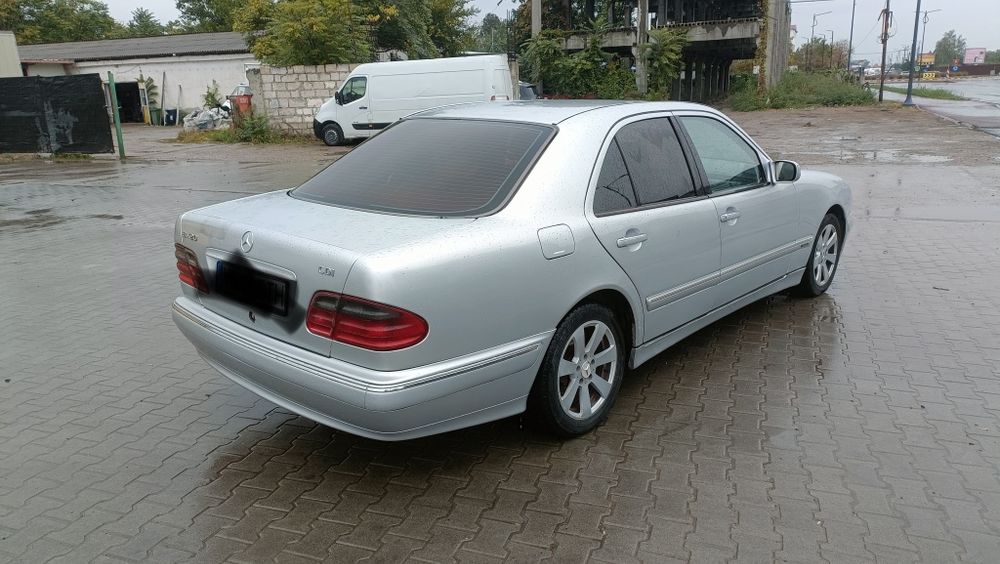 Vând Mercedes E 2.2 Cdi Fab 2000 FARA NICI UN ACT DOAR DE PIESE