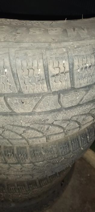 Продавам зимни гуми Petlas 4.бр 235/45/17.