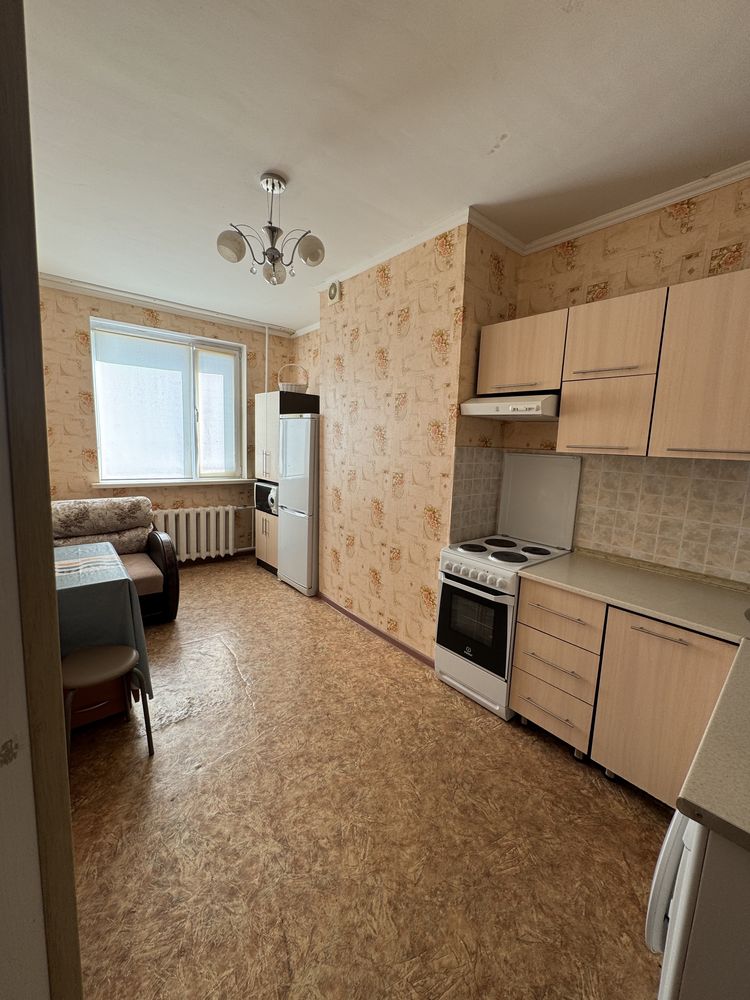 Продам 1-ком.  37 кв. м. (Сауран, 14)