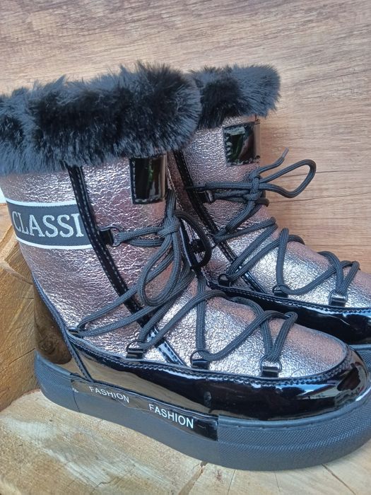 Дамски зимни апрески в сребристо сив цвят с пухче.