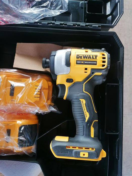 Șurubelnița cu impact Dewalt DCF809L2T