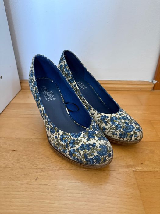 Pantofi cu toc dama floral