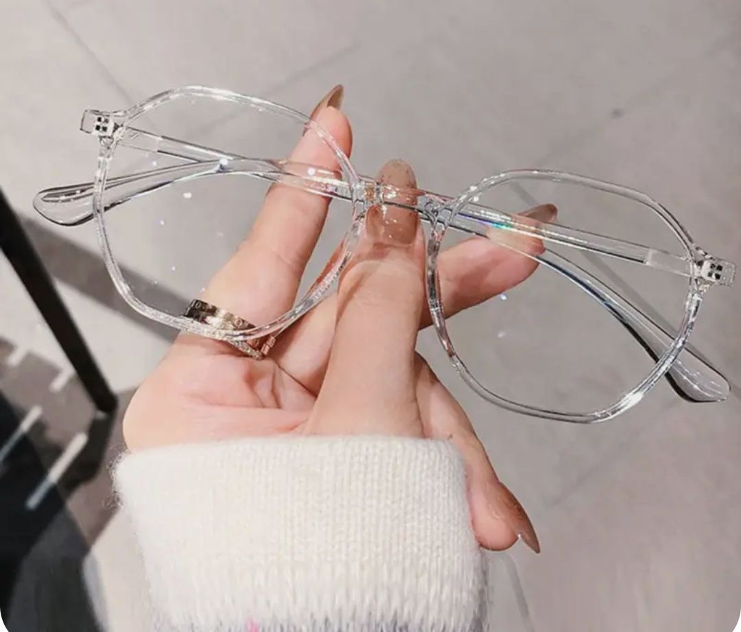 Модные прозрачные очки