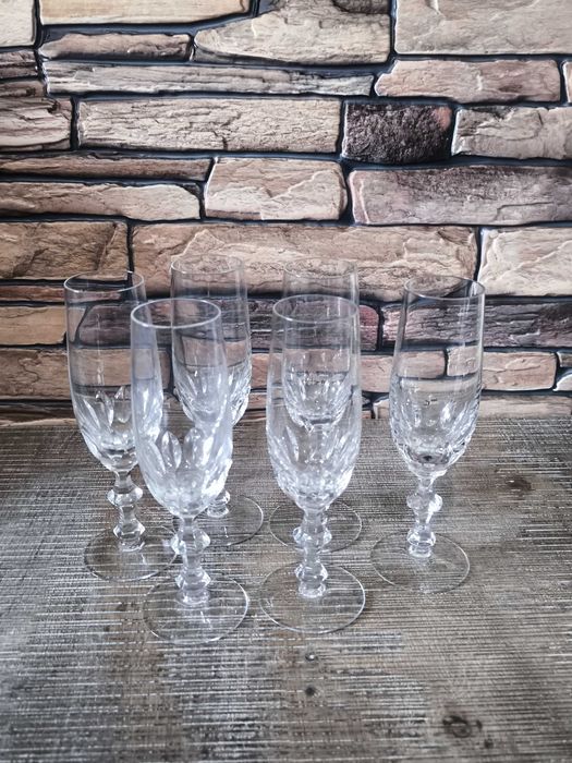 Кристални чаши за бели вина
