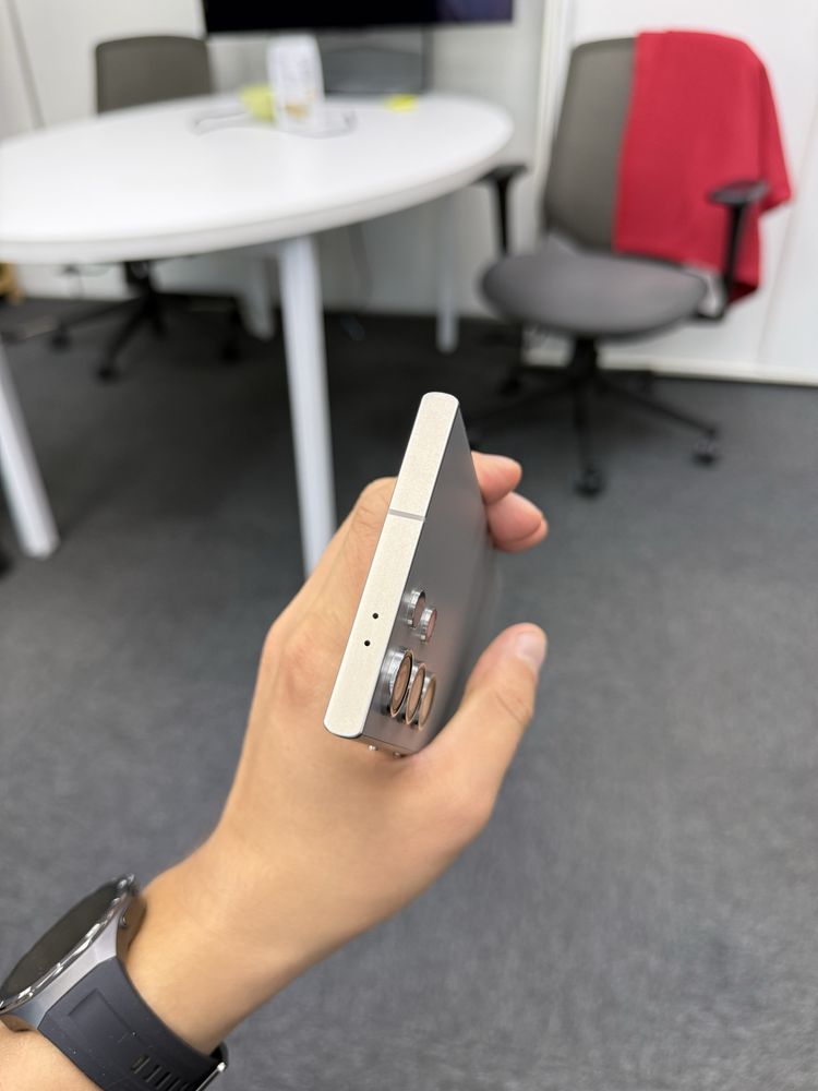 Samsung Galaxy S24 Ultra в отличном состоянии