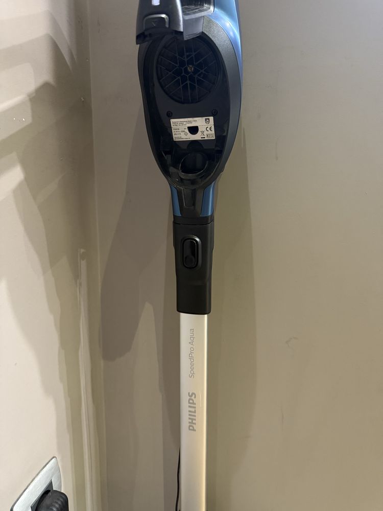 Вертикална прахосмукачка Philips FC6728/01