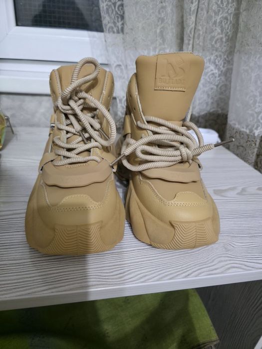 Кроссовки новые м