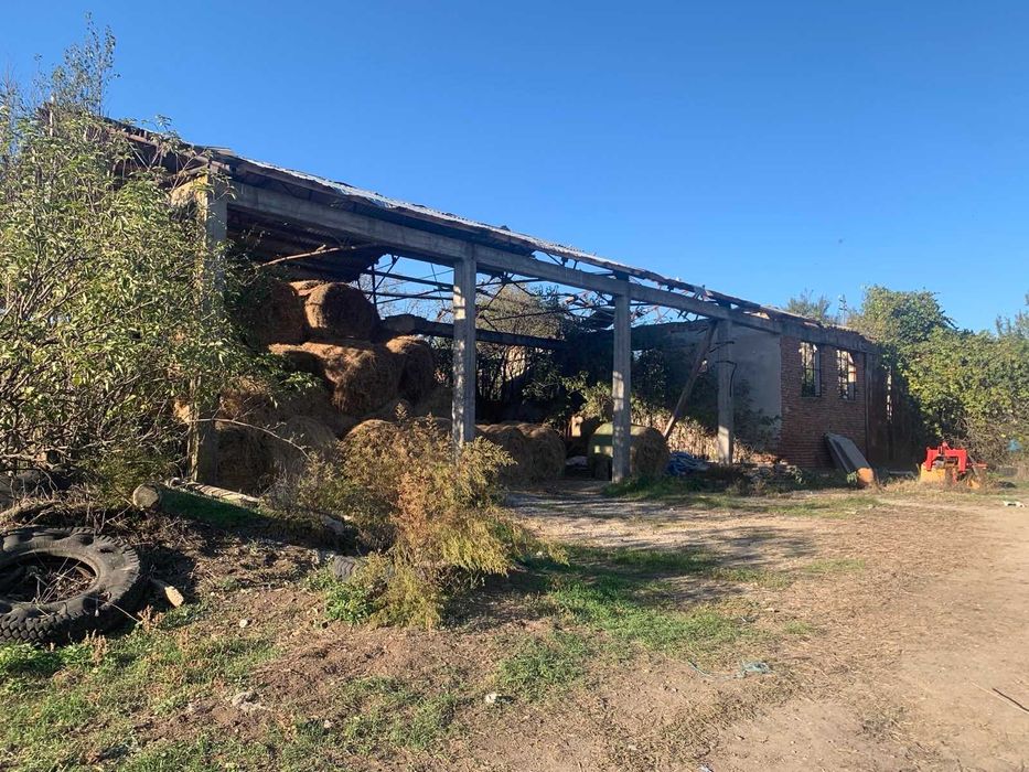 Teren intravilan suprafața de 3600 mp, schelet construcție industrială