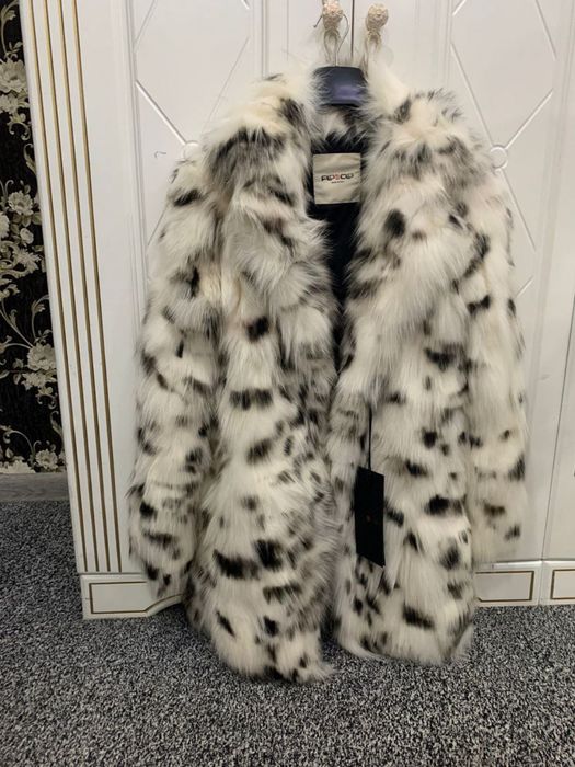 Продается шуба , натуральная рысь новая .