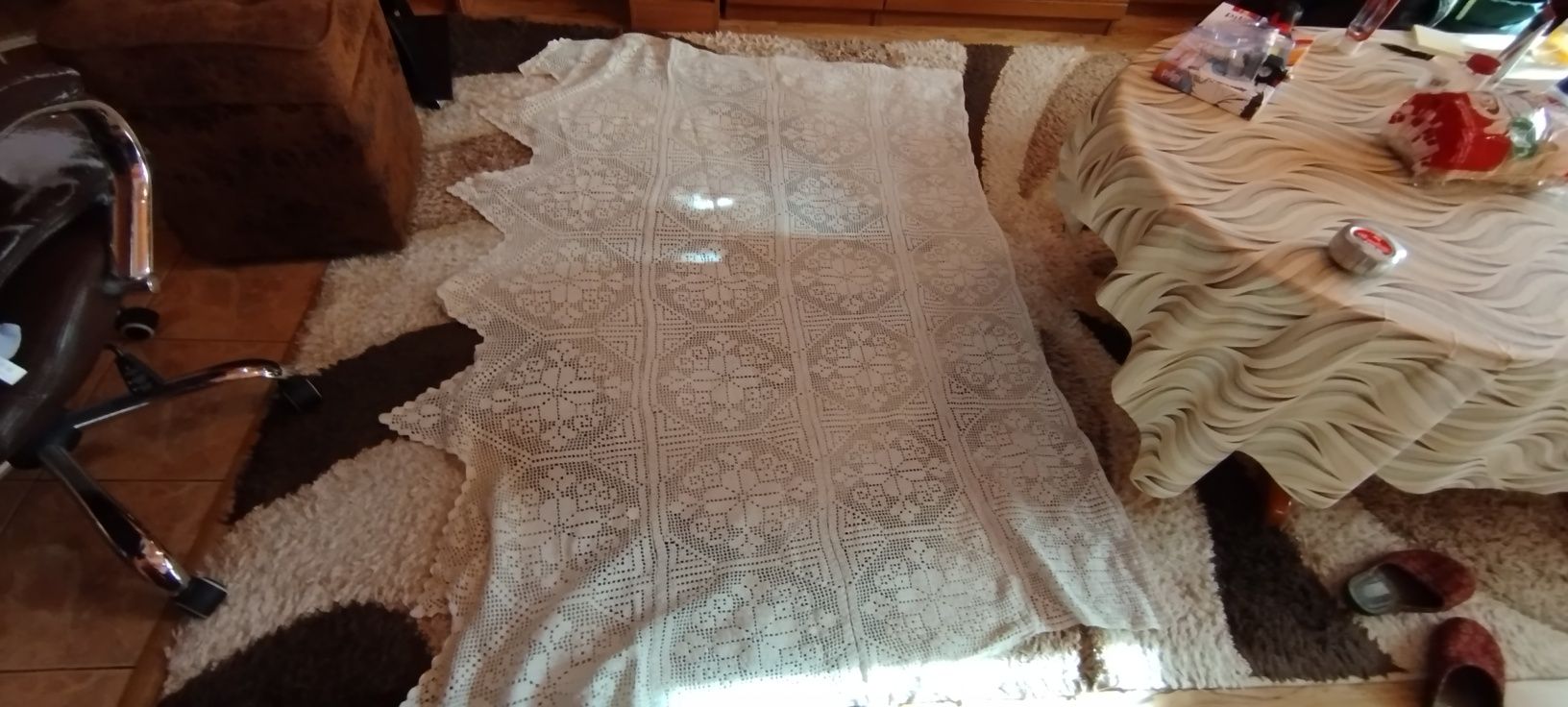 Ръчно плетена покривка за легло