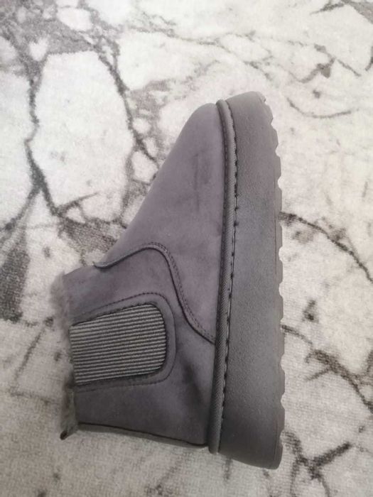 Продам угги  12000