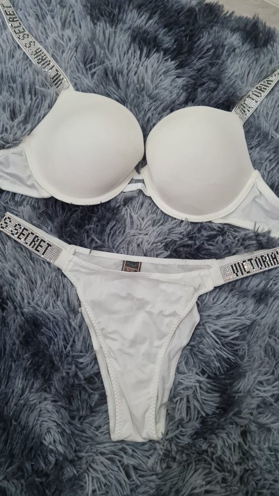 Set sutien alb victoria's secret și chilot model superb