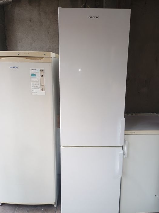 Frigider tip combină frigorifică înaltă Artic 328/217