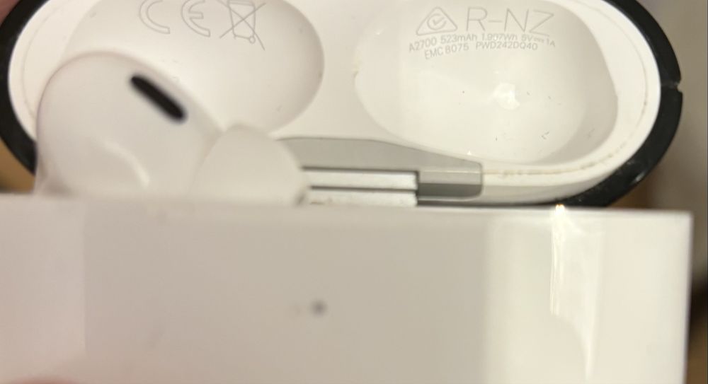 Apple AirPods Pro Gen 2 - lightning