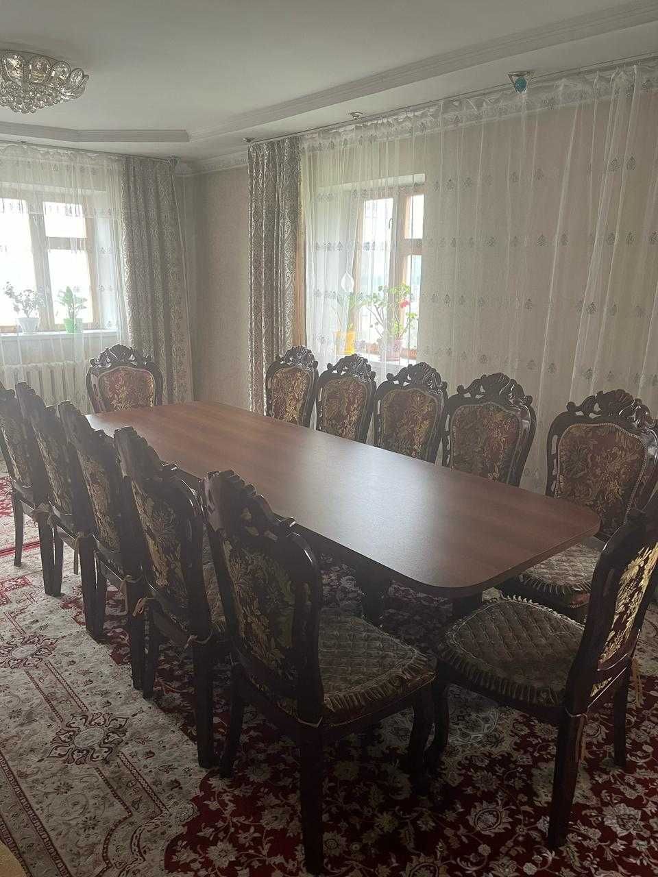 Стол со стульями