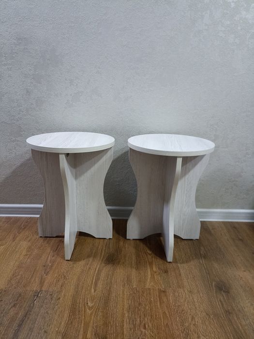 Совершенно новые табуретки