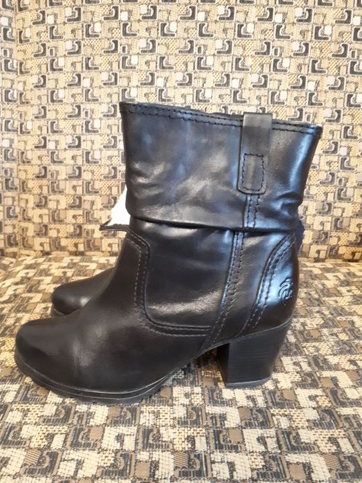 Продам новые полусапожки размер 39. Натуральная кожа,