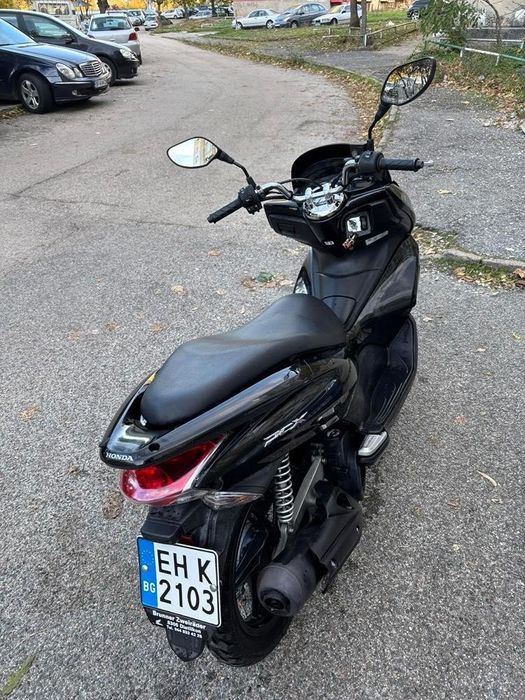 Продавам скутер Honda pcx 125