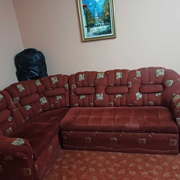 Ъглов разтегателен диван.