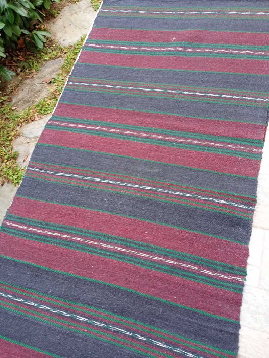 Домашно тъкани черги