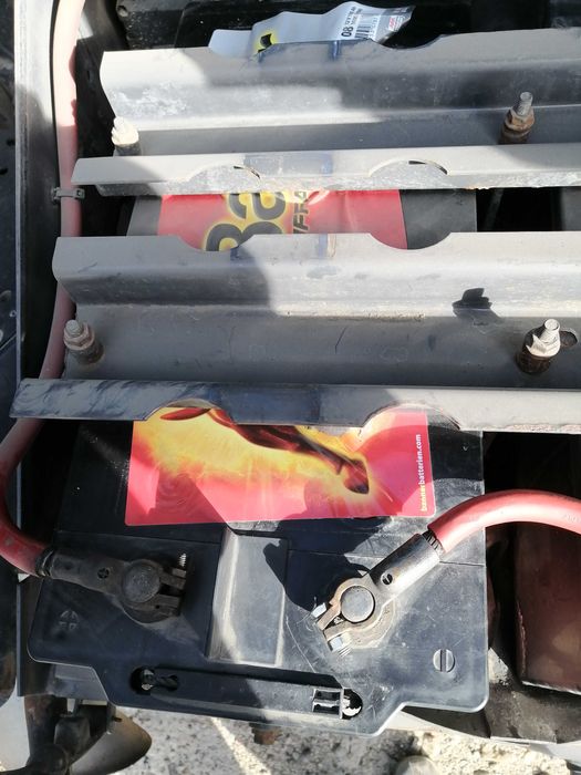 акумолатори 12v 180A 2БР.