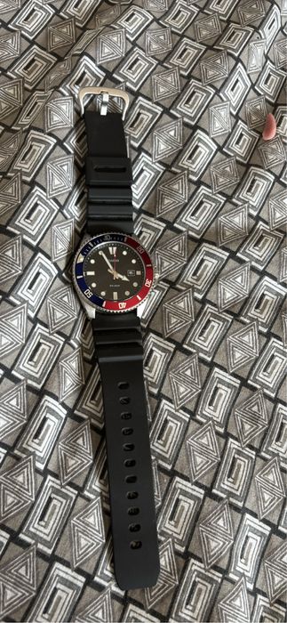 Vand Ceas Casio original – Diver Style, bezel Pepsi, rezistent la apă