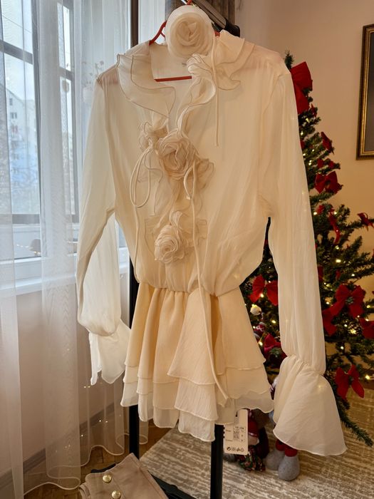 Рокля с дълъг ръкав в цвят шампанско