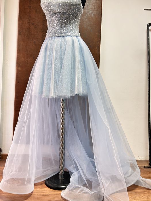 Чисто нова официална рокля