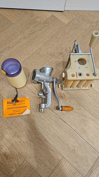 Продам мясорубку-6  тыс.тг.,лапшерезку-10 тыс.тг.кофемолка -12 тыс.тг.