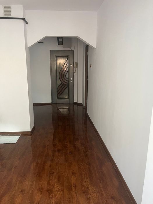 Vând apartament cu 2 camere et1