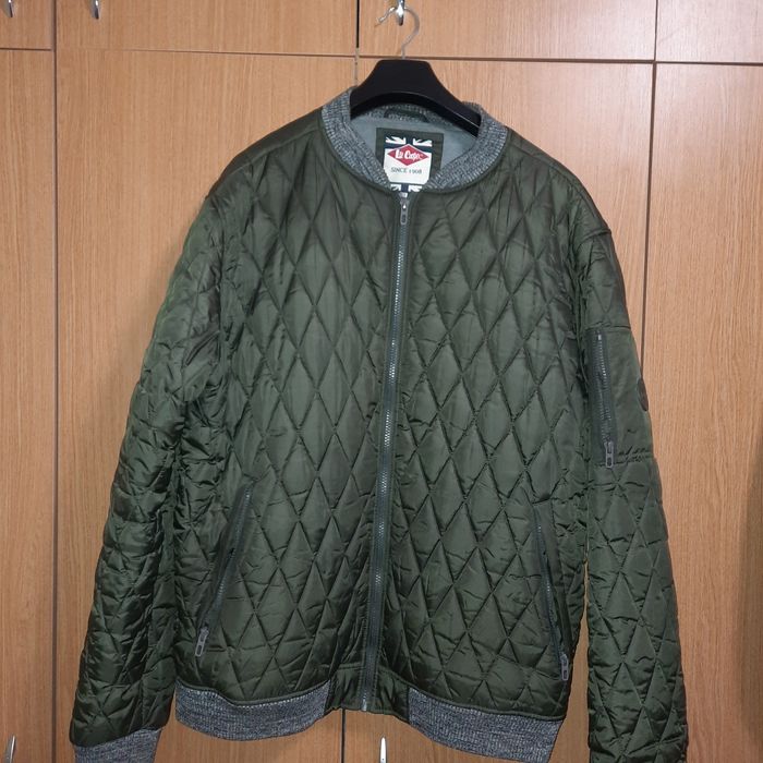 Vand Jacheta Lee Cooper 2 XL
Este bună de toamna și primăva