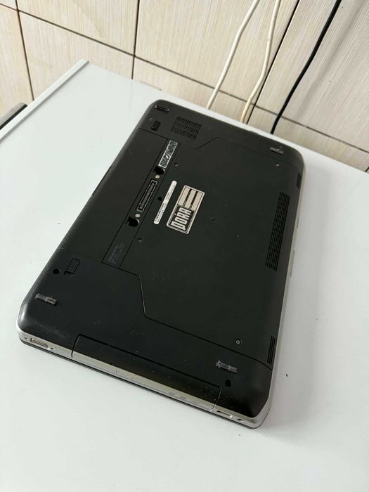Vând laptop DELL Latitude E5520