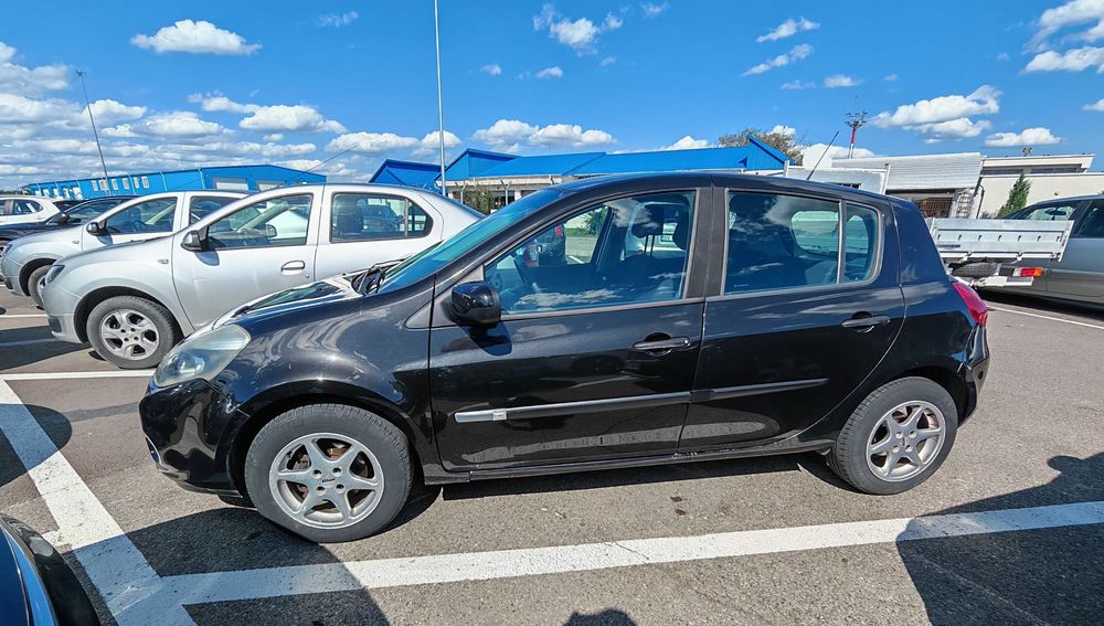 Vand Renault Clio 3, benzina 1.2, 101CP, 2009