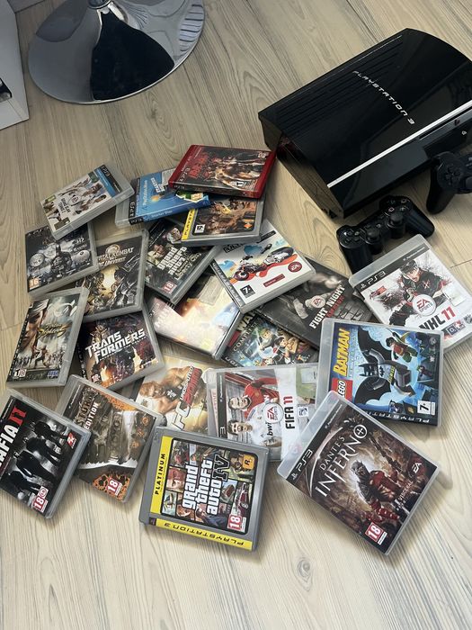 PlayStation3 + 14 игри + 2 джойстика