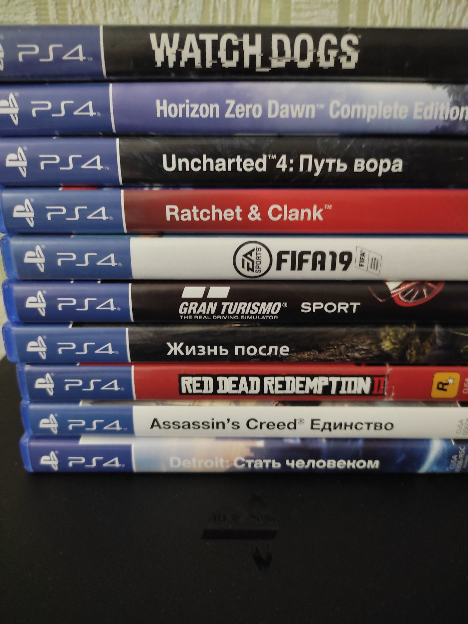 Продам SONY PS4 Слим 1ТБ