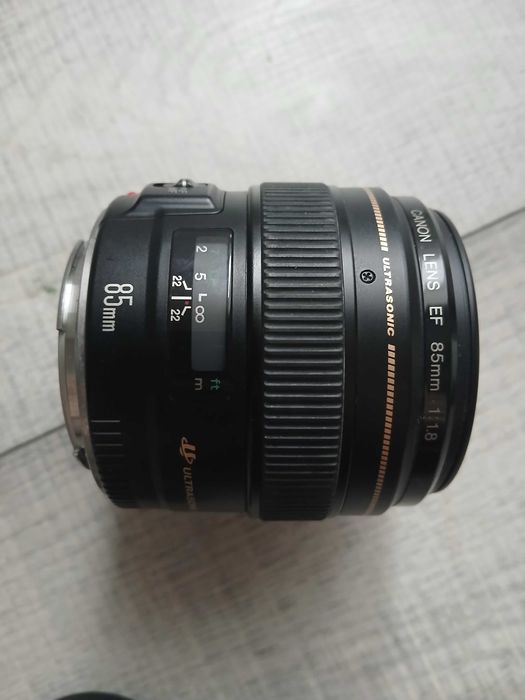 Obiectiv Canon EF 85 mm f/1.8
