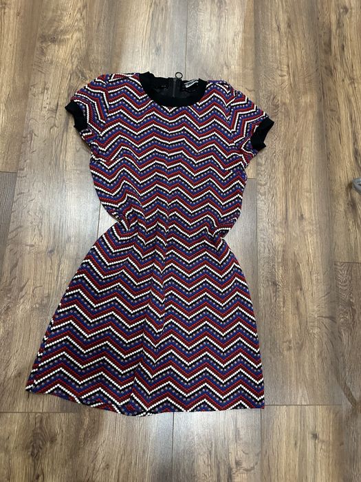 Рокля, плътна, есенна, шарена, вълнена и топла, подходяща за сезона