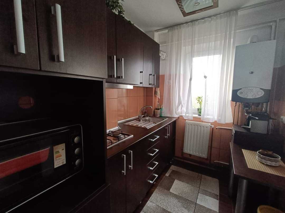 Inchiriez apartament 2 camere Trivale vis-a-vis de dispensar.